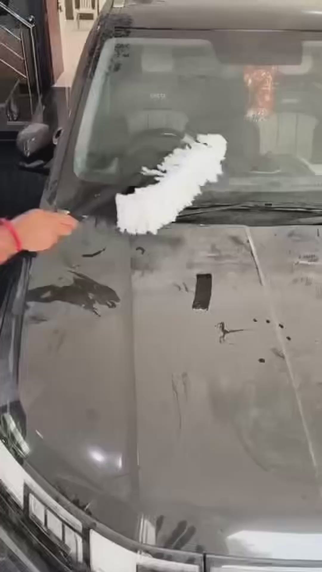 Scratch-Free Microfiber Car Cleaning Duster – Wipe Away Dust Instantly!